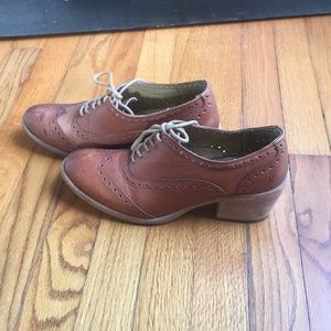 Frye Maggie Perf Wingtip Oxford Tan cognac Leather